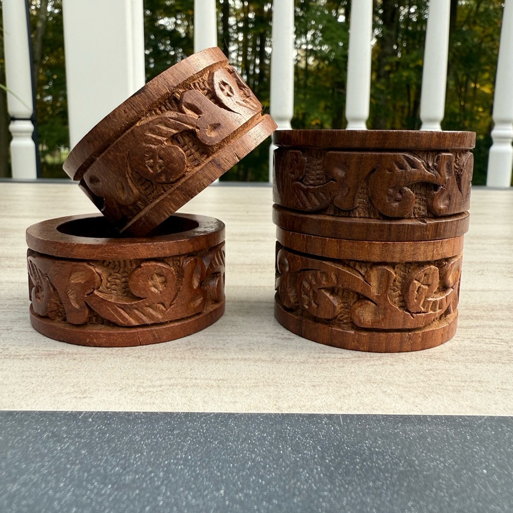 Vintage INDIA carved wooden napkin rings with 
Toile de Jouy vintage napkins - Picture 4 of 11